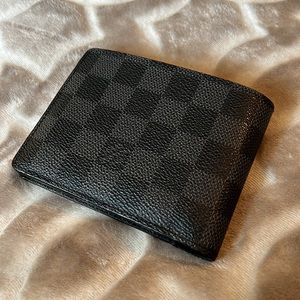 Louis Vuitton Men’s slender Damien graphite wallet